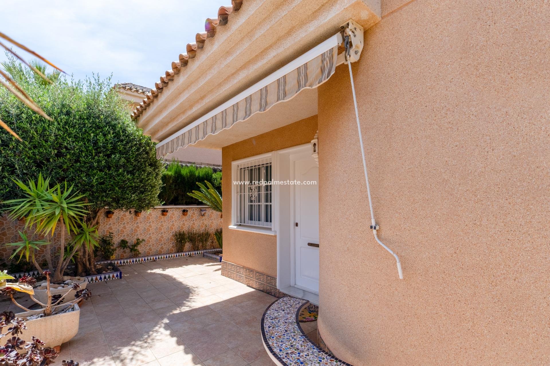 Återförsäljning - Fristående villa -
Torrevieja - Punta Prima