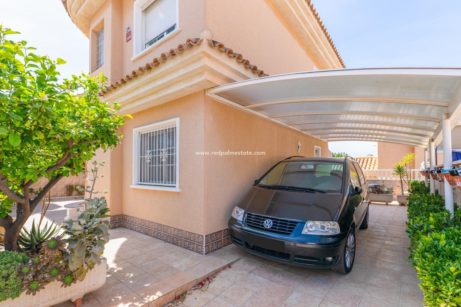 Återförsäljning - Fristående villa -
Torrevieja - Punta Prima