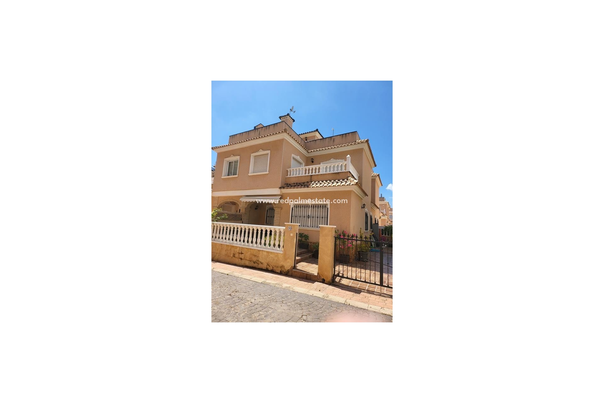 Återförsäljning - Fristående villa -
Torrevieja