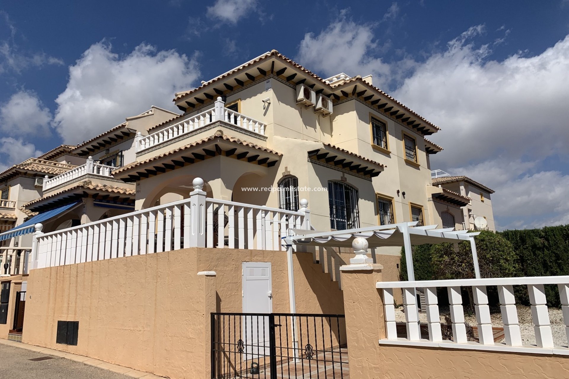 Återförsäljning - Fyrbäddsvilla -
Cabo Roig - Costa Blanca