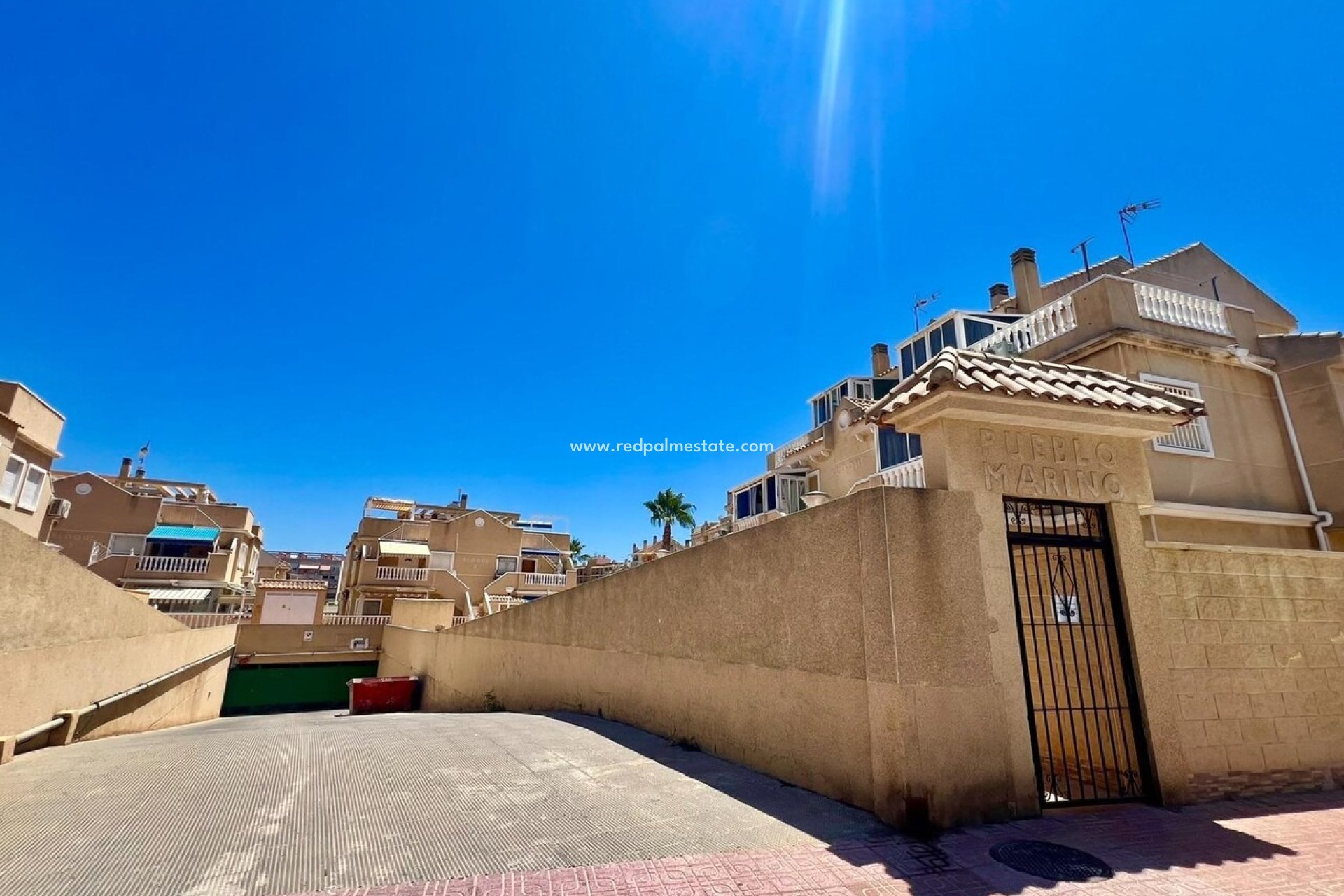 Återförsäljning - Fyrbäddsvilla -
Torrevieja - Costa Blanca