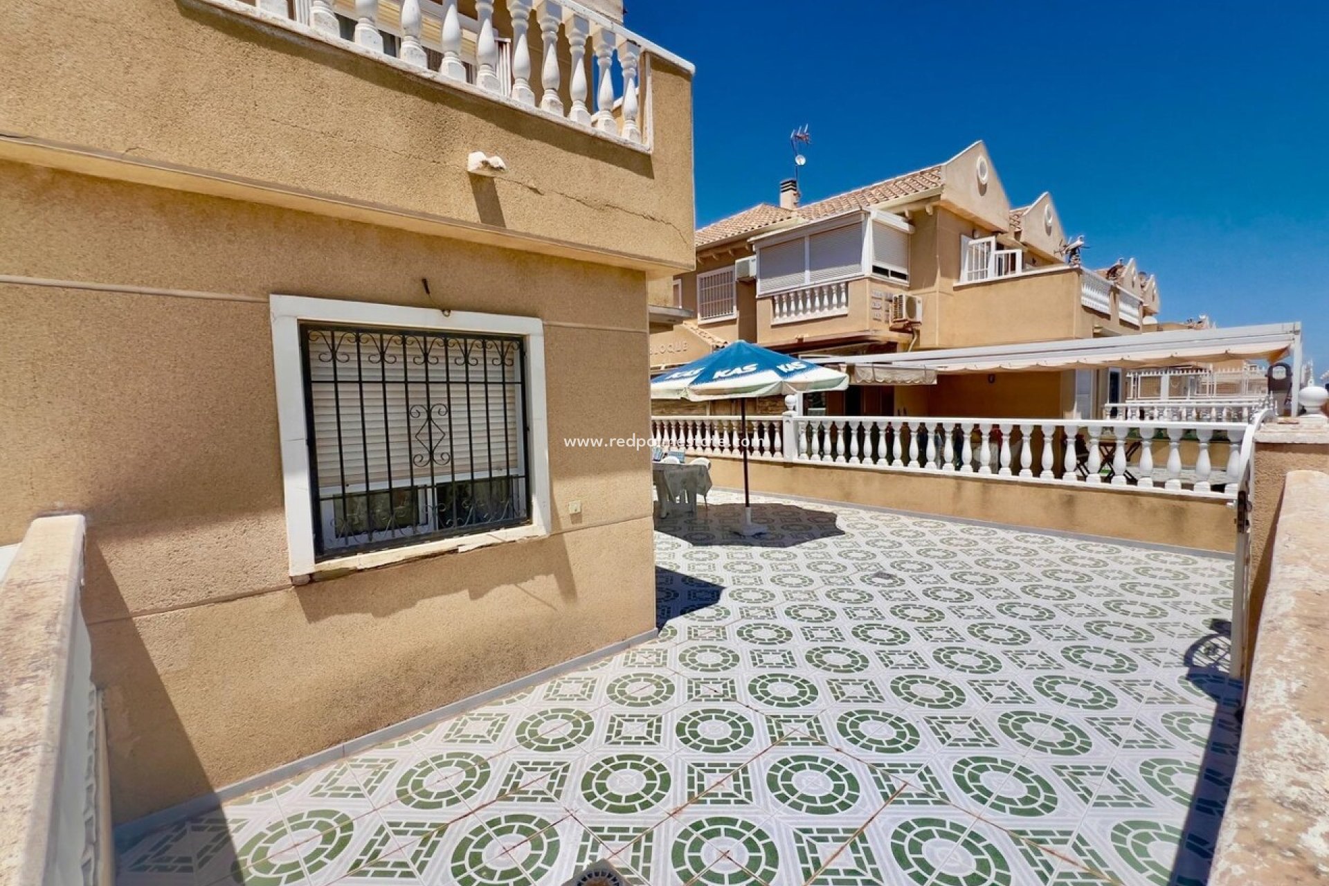 Återförsäljning - Fyrbäddsvilla -
Torrevieja - Costa Blanca