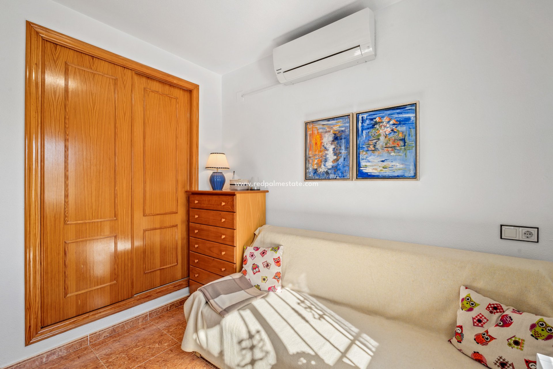 Återförsäljning - Fyrfamiljshus -
La Marina - Costa Blanca