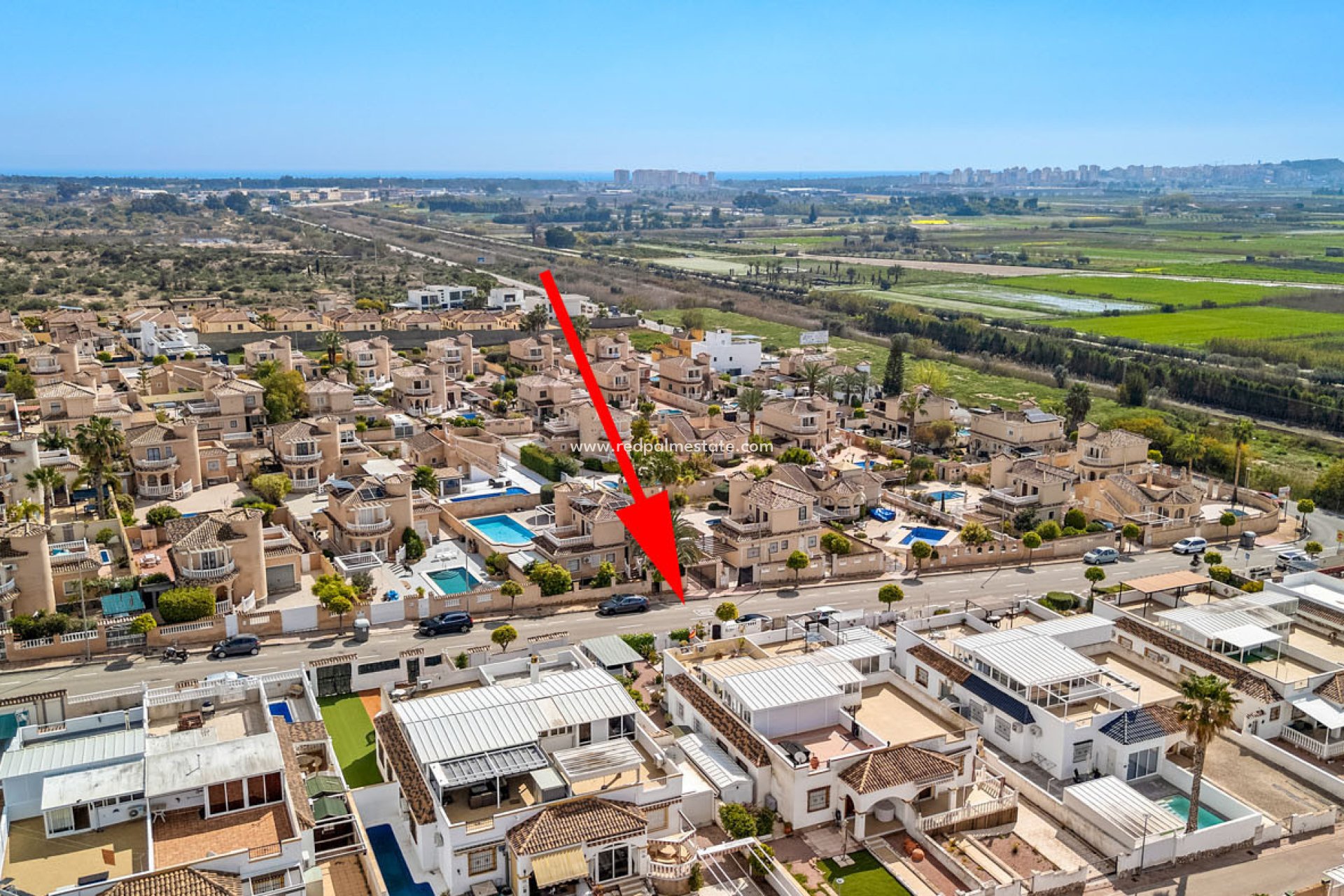 Återförsäljning - Fyrfamiljshus -
La Marina - Costa Blanca