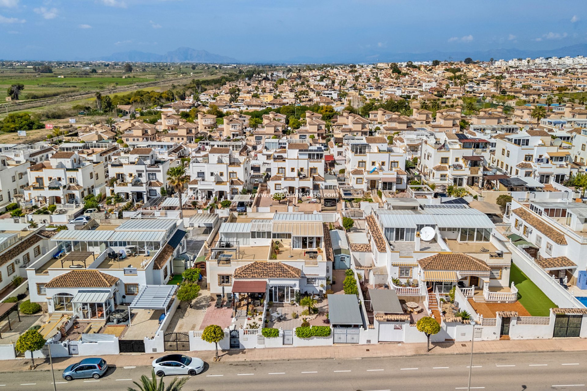 Återförsäljning - Fyrfamiljshus -
La Marina - Costa Blanca