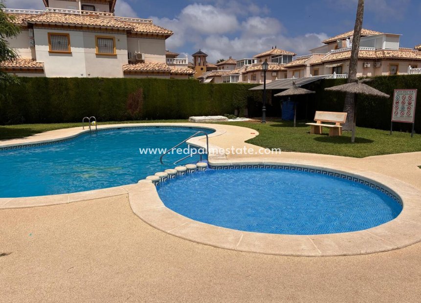 Återförsäljning - Fyrfamiljshus -
Orihuela Costa - Costa Blanca