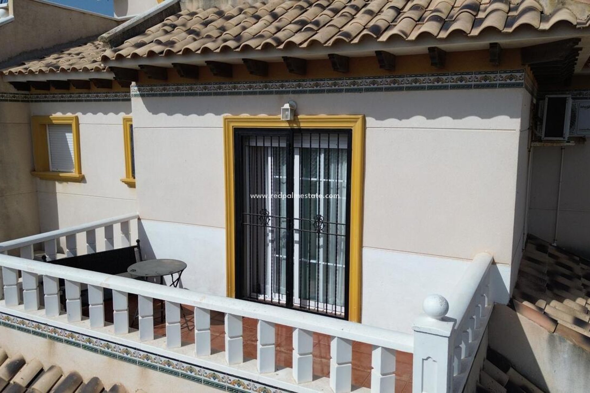 Återförsäljning - Fyrfamiljshus -
Orihuela Costa - Costa Blanca