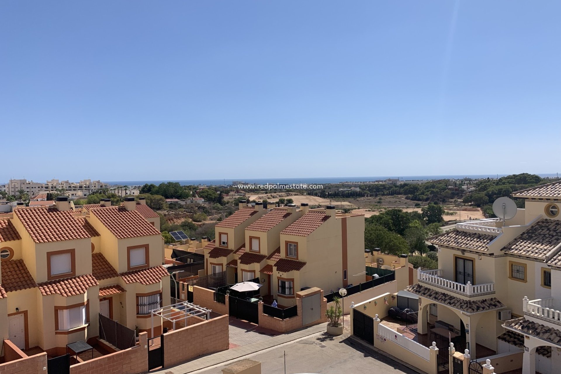 Återförsäljning - Fyrfamiljshus -
Orihuela Costa - Costa Blanca