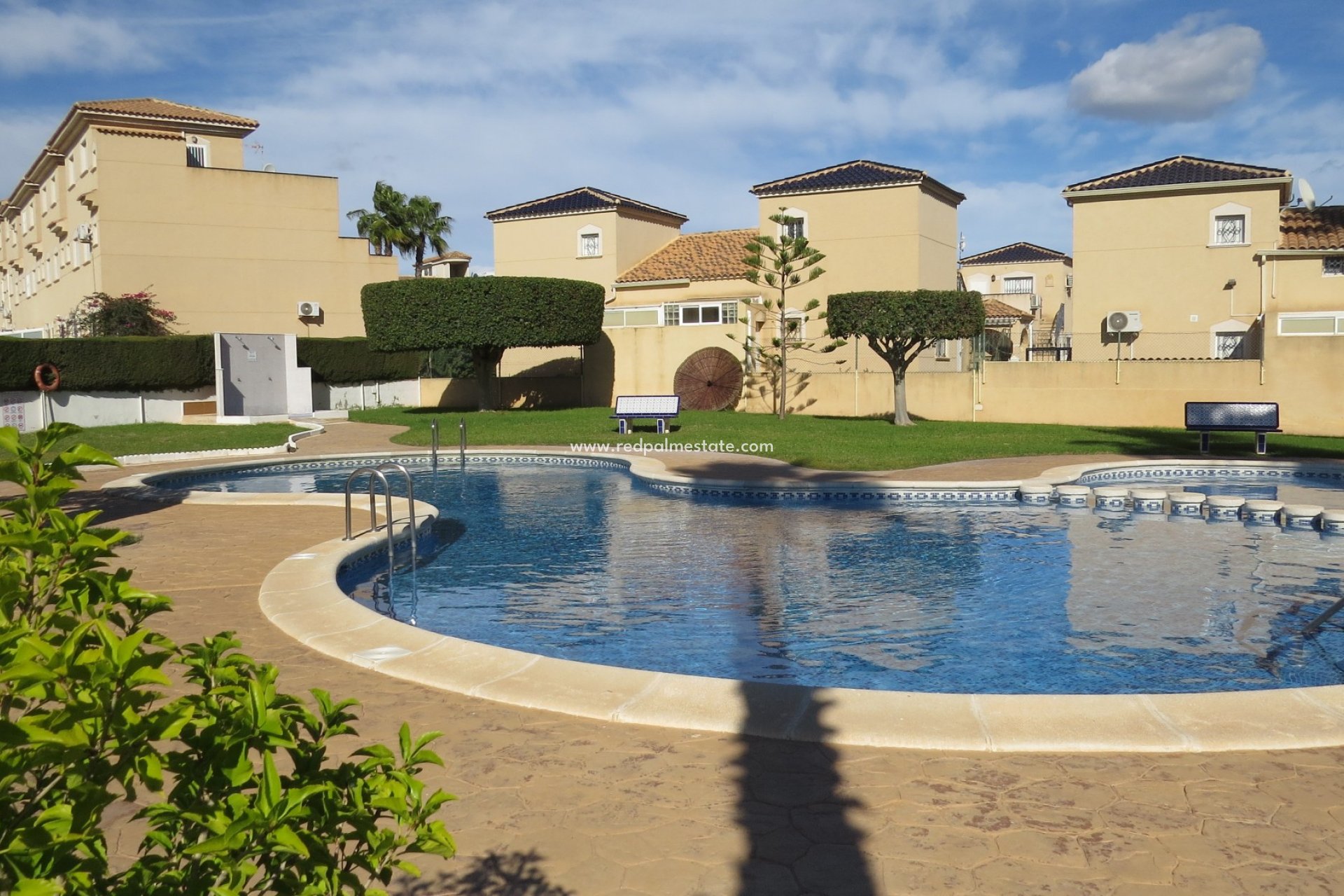 Återförsäljning - Fyrfamiljshus -
Orihuela Costa - Costa Blanca