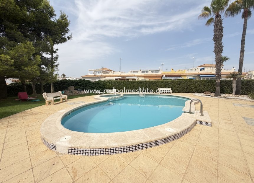 Återförsäljning - Fyrfamiljshus -
Orihuela Costa - La Florida
