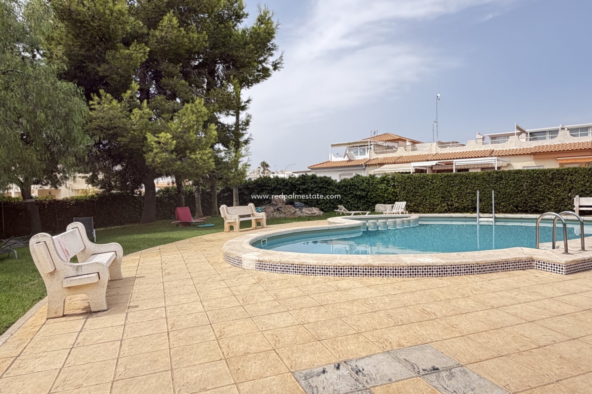 Återförsäljning - Fyrfamiljshus -
Orihuela Costa - La Florida