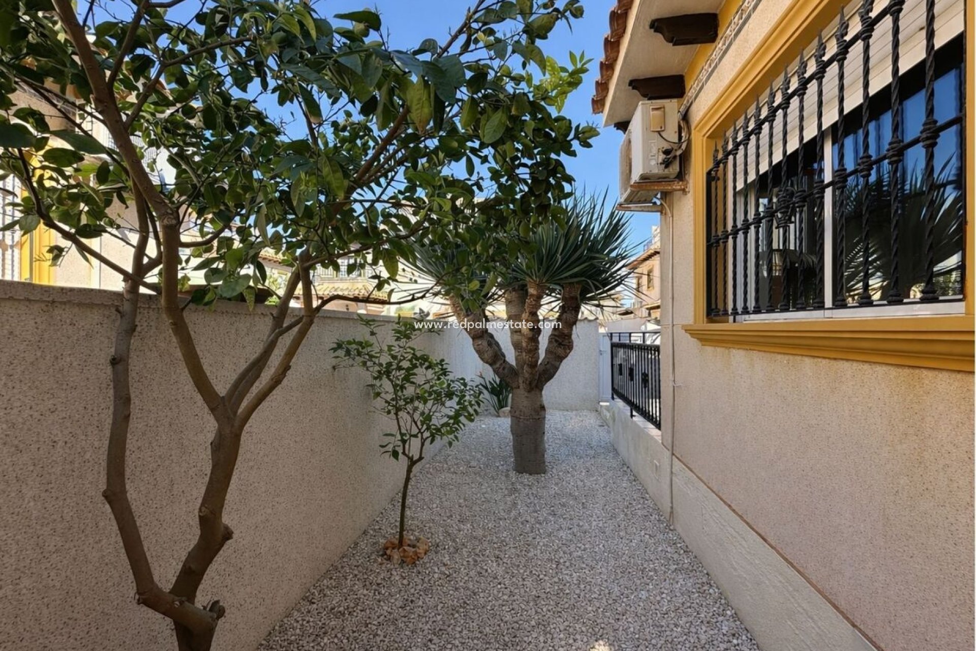 Återförsäljning - Fyrfamiljshus -
Orihuela Costa - La Zenia