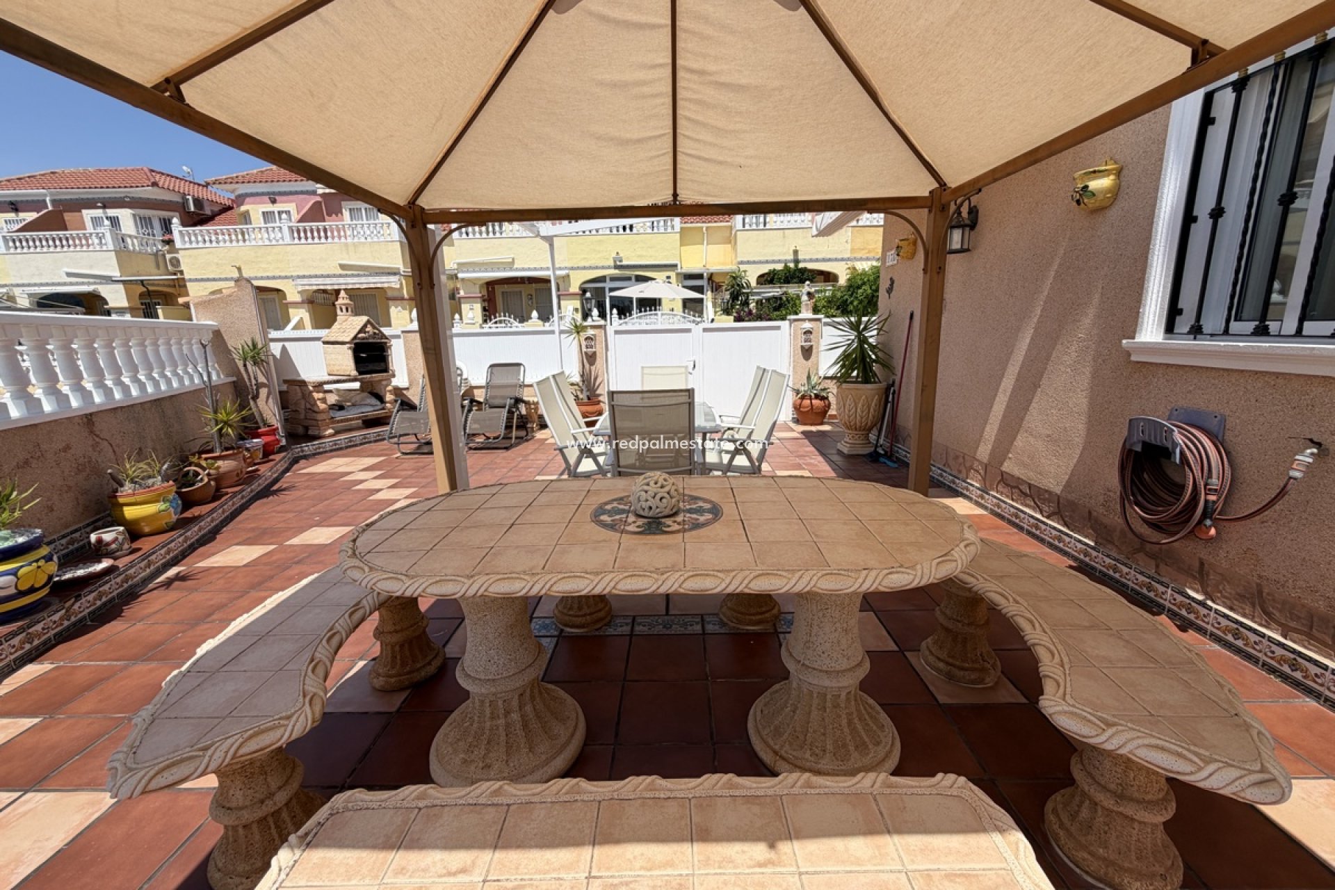 Återförsäljning - Fyrfamiljshus -
Orihuela Costa - La Zenia