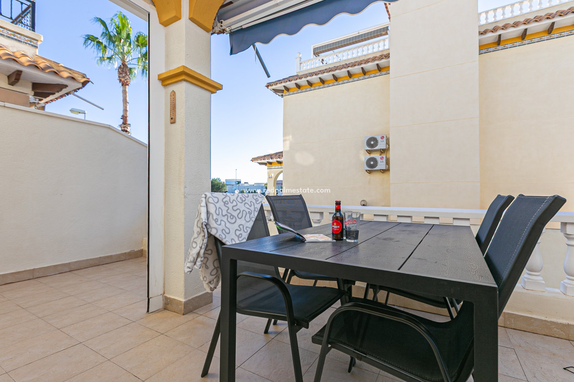 Återförsäljning - Fyrfamiljshus -
Orihuela Costa - Playa Flamenca