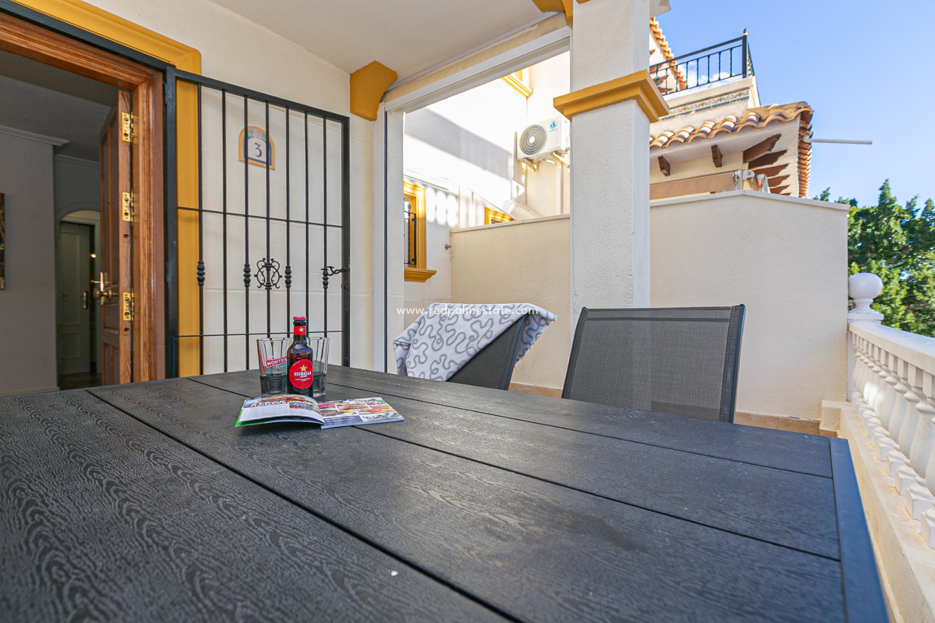 Återförsäljning - Fyrfamiljshus -
Orihuela Costa - Playa Flamenca