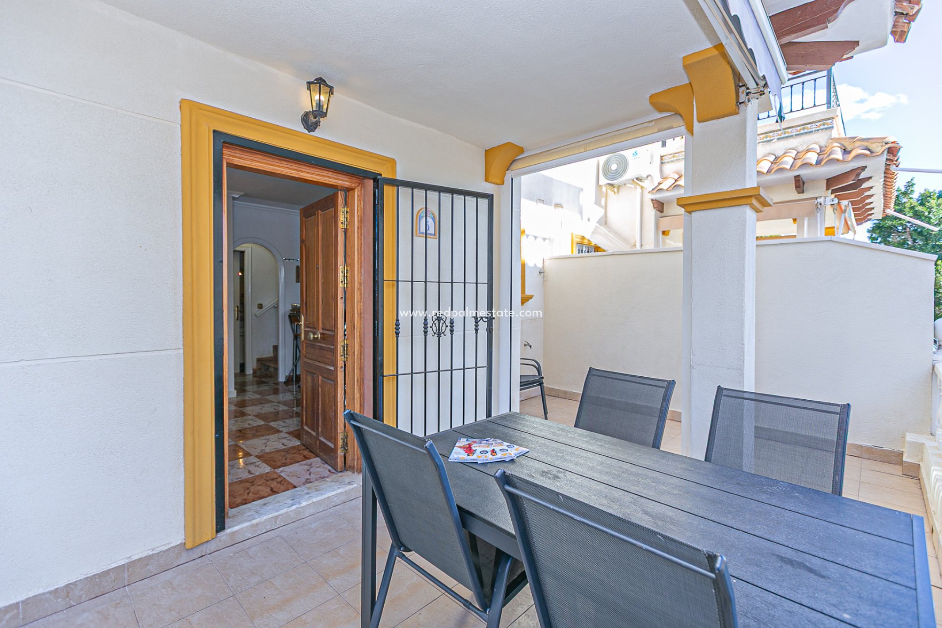 Återförsäljning - Fyrfamiljshus -
Orihuela Costa - Playa Flamenca