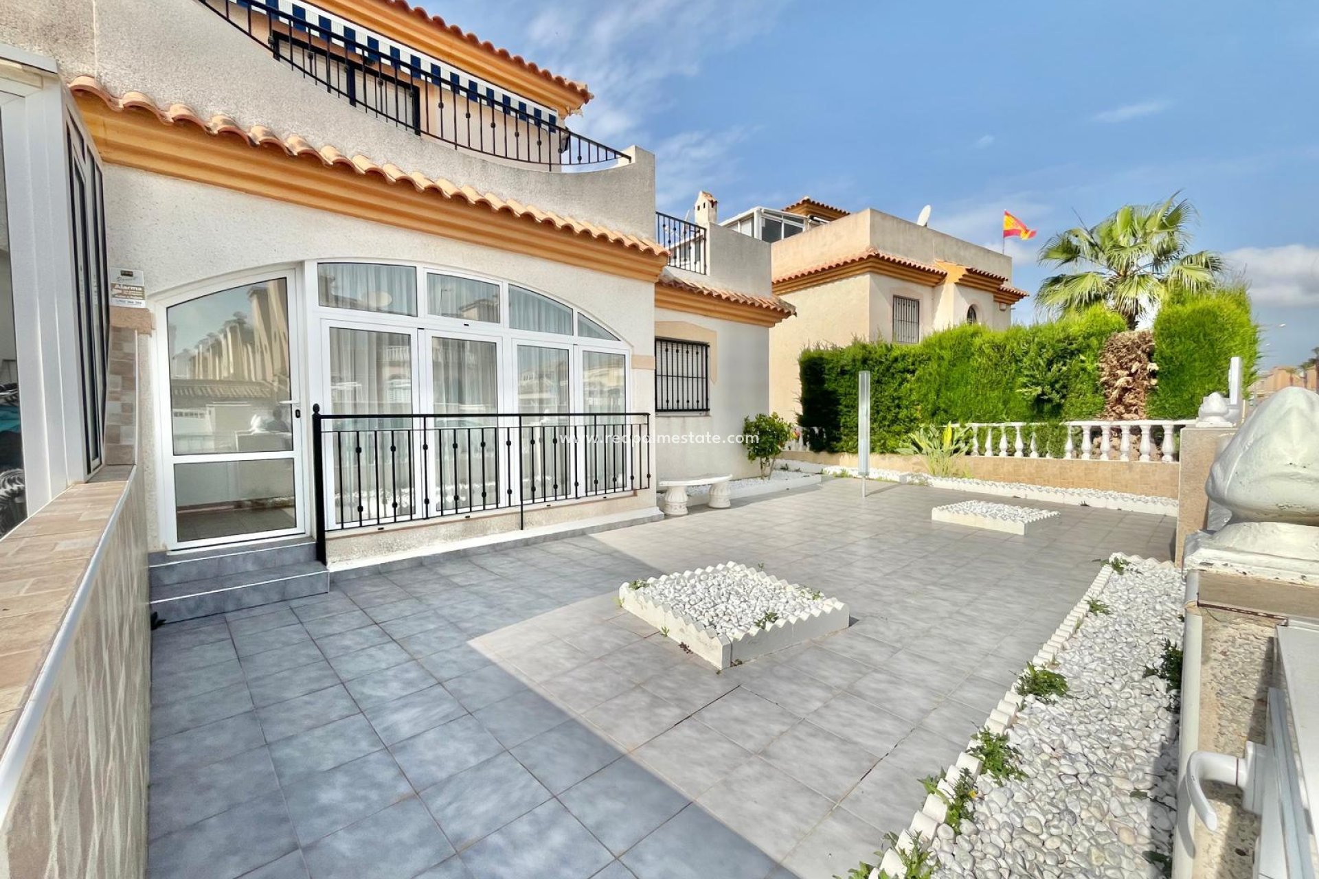 Återförsäljning - Fyrfamiljshus -
Orihuela Costa - Playa Flamenca