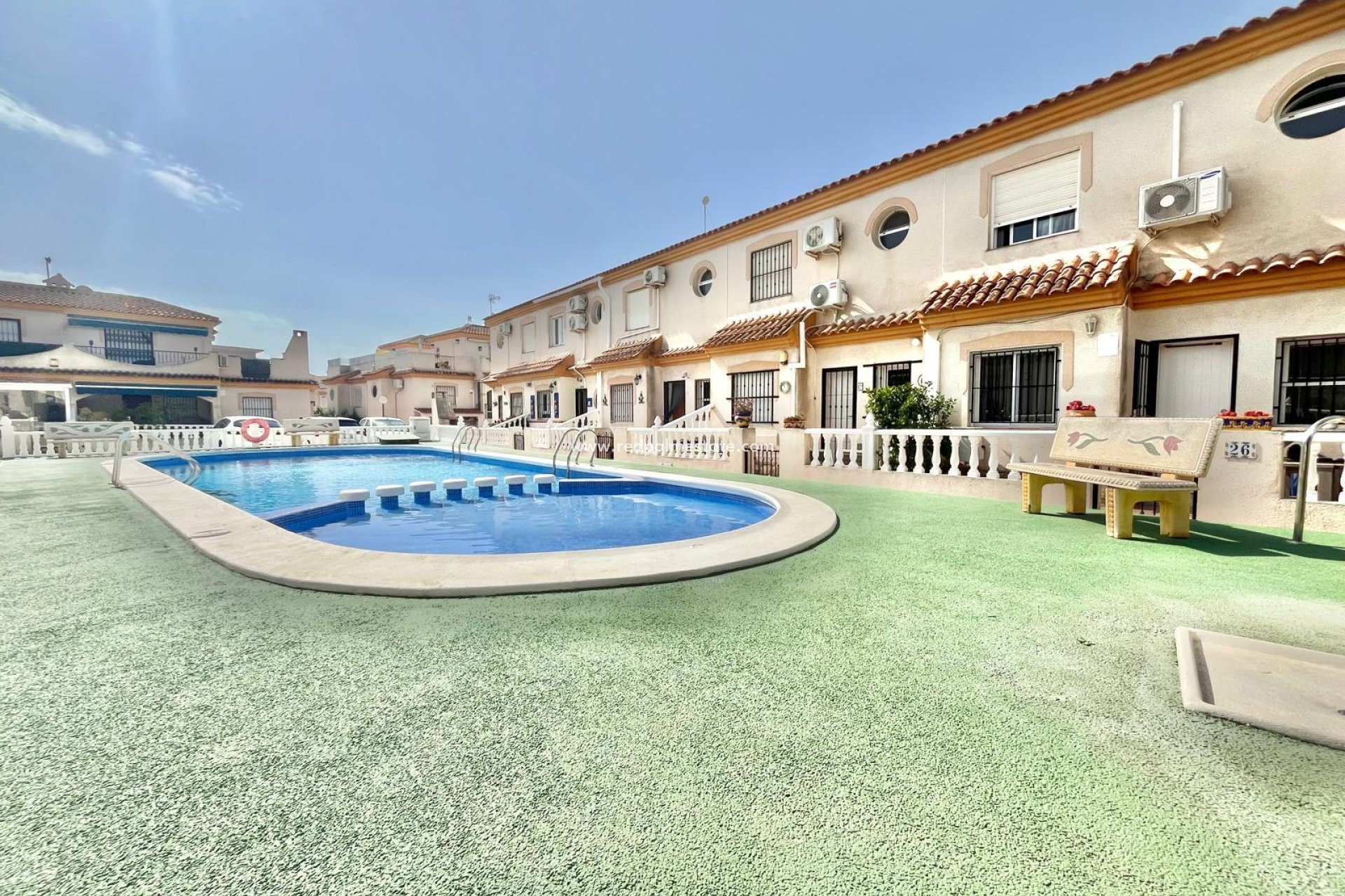 Återförsäljning - Fyrfamiljshus -
Orihuela Costa - Playa Flamenca