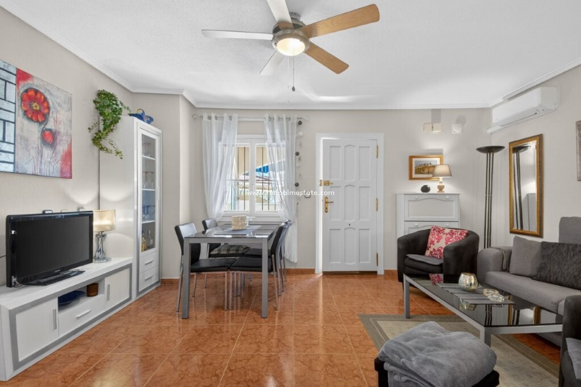 Återförsäljning - Fyrfamiljshus -
Orihuela Costa - Serena III