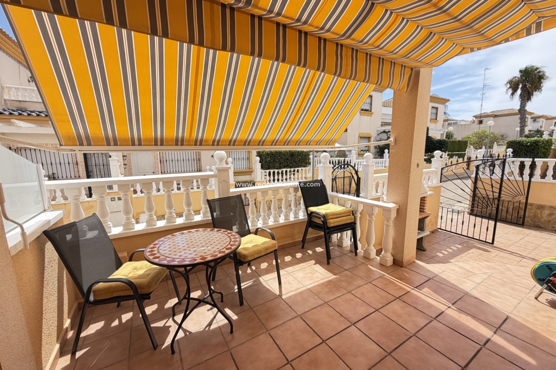 Återförsäljning - Fyrfamiljshus -
Orihuela Costa - Villamartín