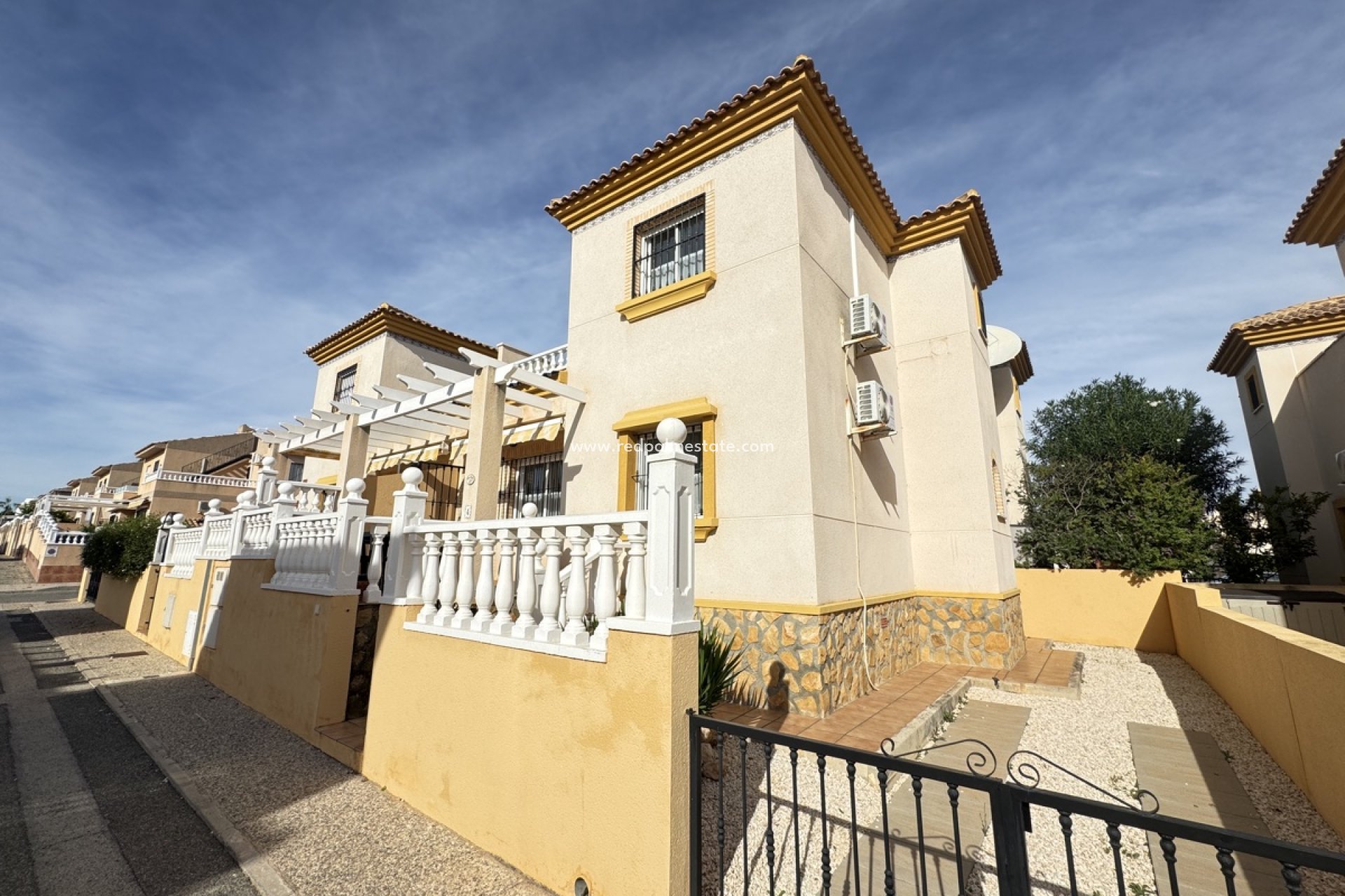 Återförsäljning - Fyrfamiljshus -
Orihuela Costa - Villamartín