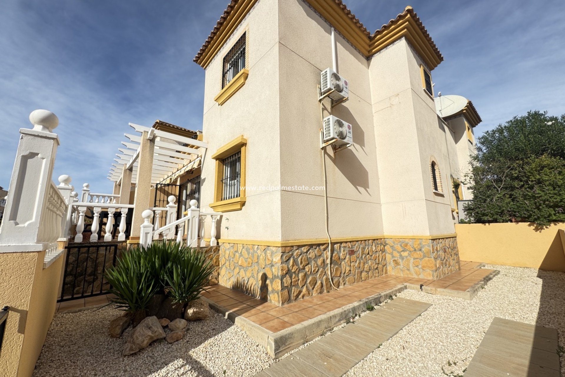 Återförsäljning - Fyrfamiljshus -
Orihuela Costa - Villamartín