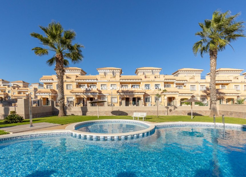 Återförsäljning - Fyrfamiljshus -
Orihuela Costa - Villamartín