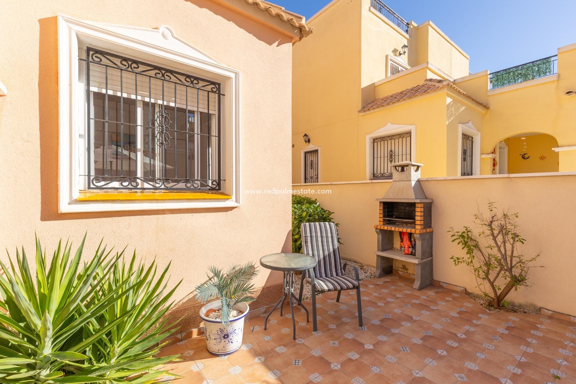 Återförsäljning - Fyrfamiljshus -
Orihuela Costa - Villamartín