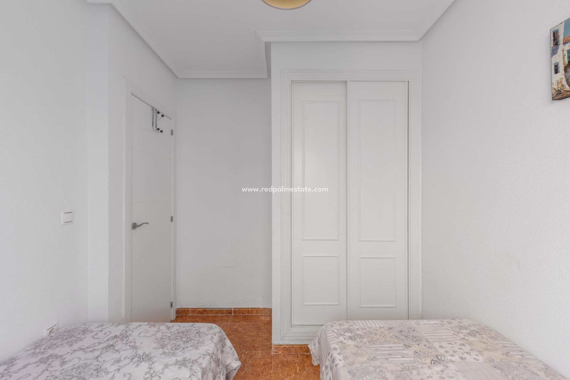 Återförsäljning - Fyrfamiljshus -
Orihuela Costa - Villamartín