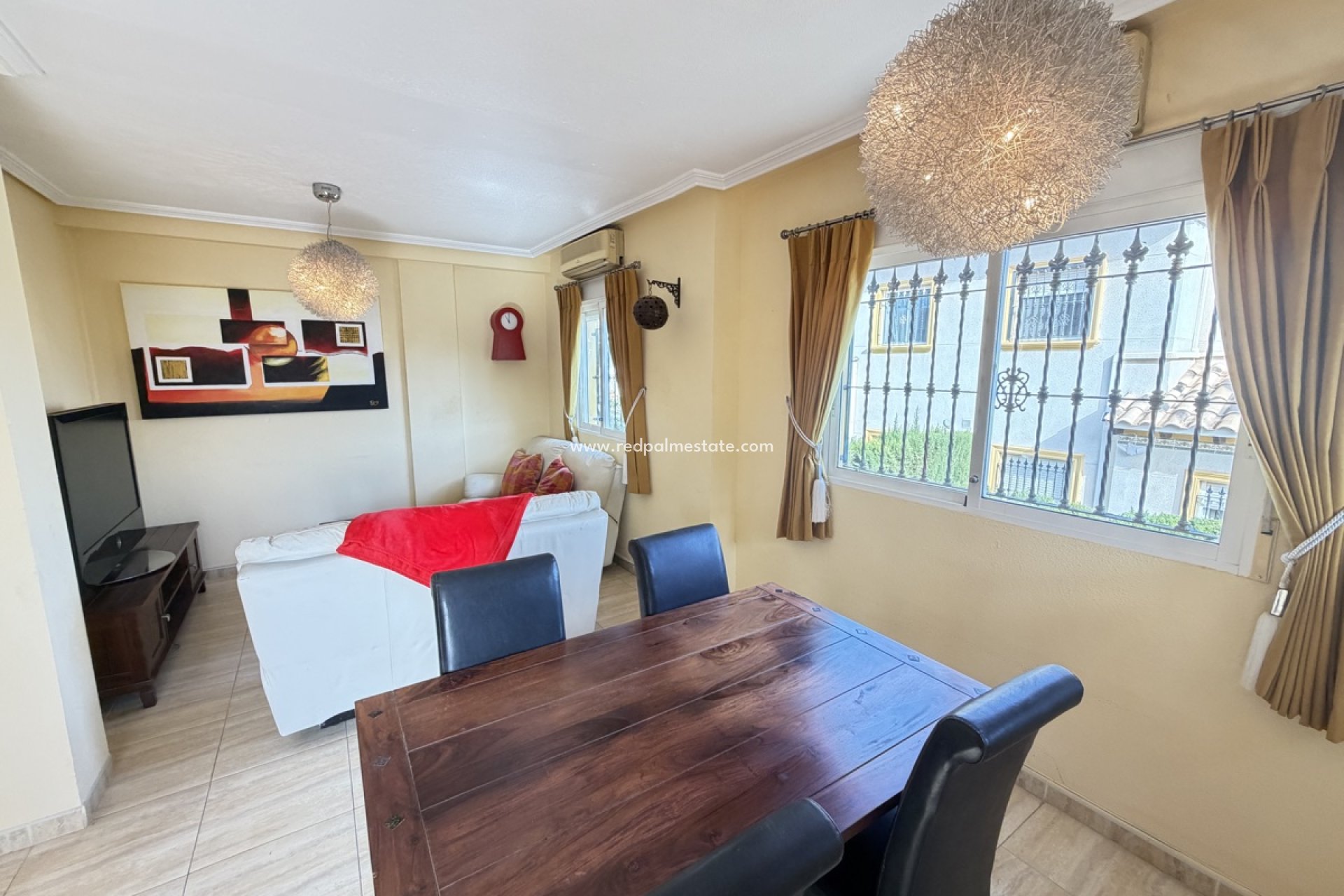 Återförsäljning - Fyrfamiljshus -
Orihuela Costa - Villamartín