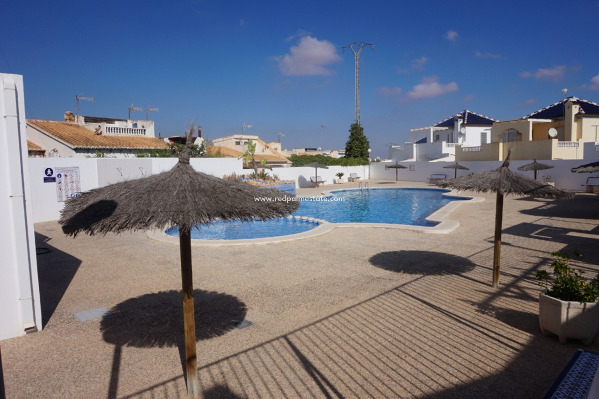 Återförsäljning - Fyrfamiljshus -
Torrevieja - Costa Blanca