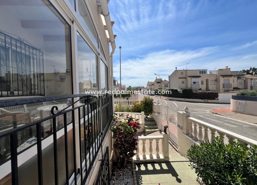 Återförsäljning - Fyrfamiljshus -
Torrevieja - La Mata