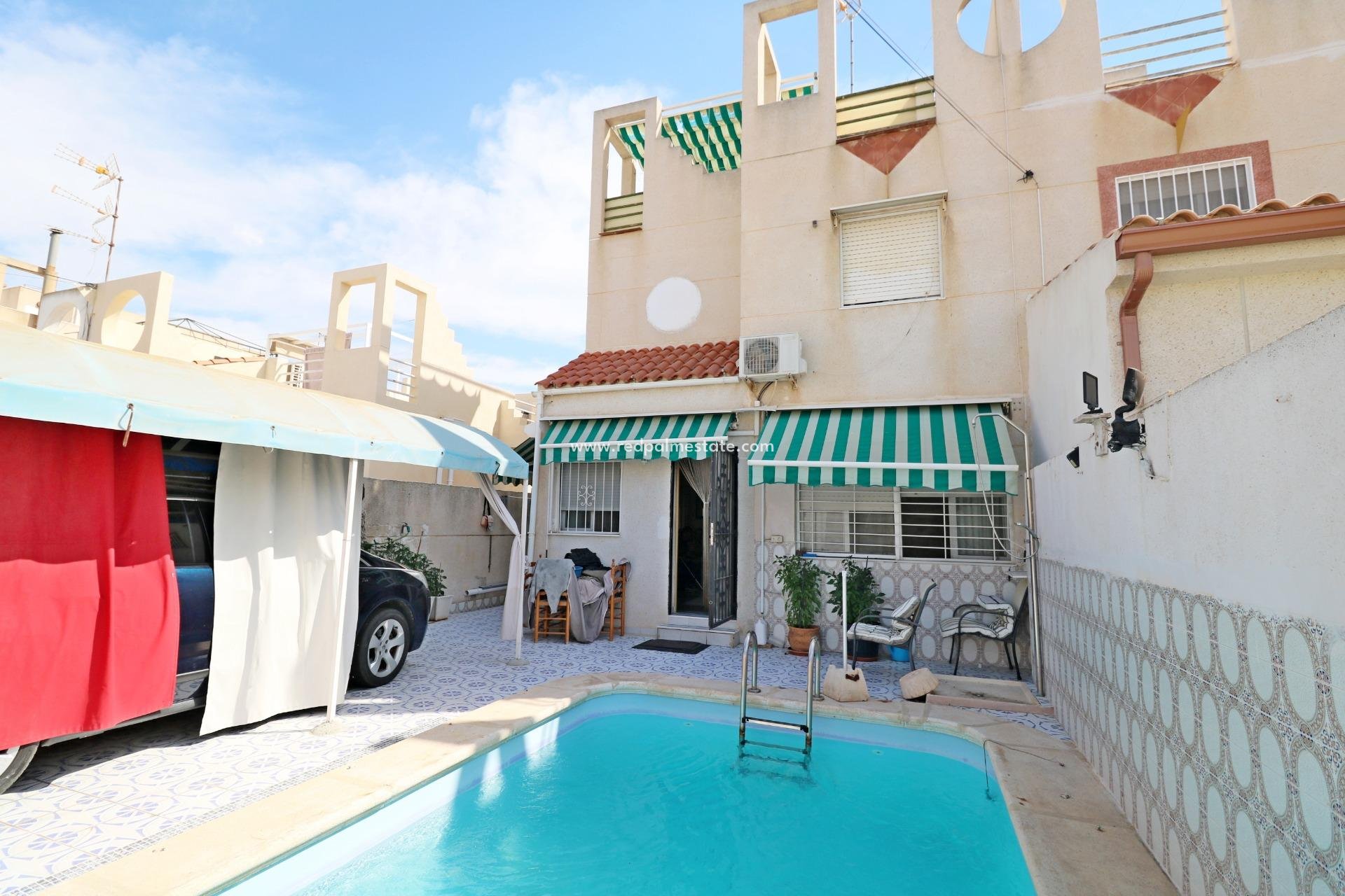 Återförsäljning - Fyrfamiljshus -
Torrevieja - La Siesta - El Salado - Torreta