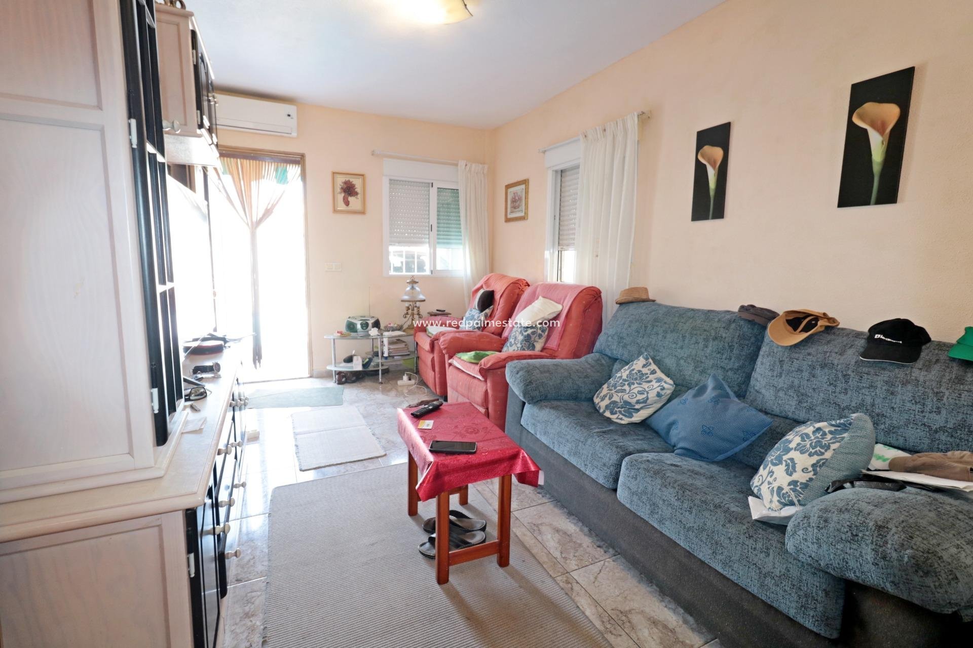 Återförsäljning - Fyrfamiljshus -
Torrevieja - La Siesta - El Salado - Torreta