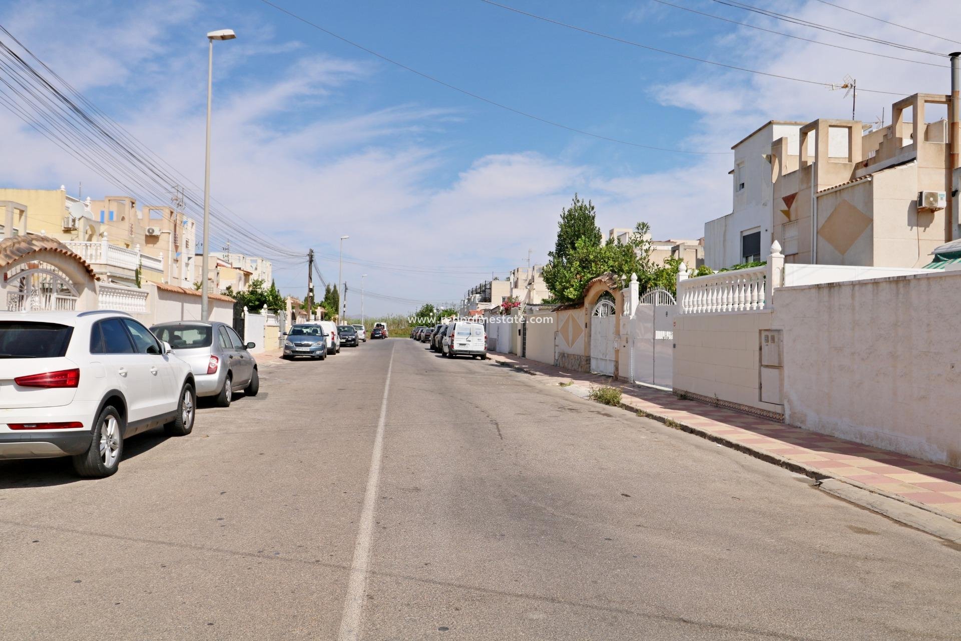 Återförsäljning - Fyrfamiljshus -
Torrevieja - La Siesta - El Salado - Torreta