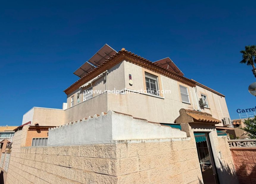 Återförsäljning - Fyrfamiljshus -
Torrevieja - La Siesta - El Salado -  Torreta