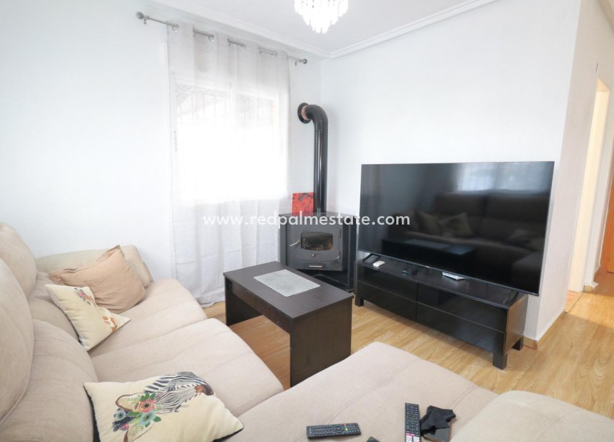 Återförsäljning - Fyrfamiljshus -
Torrevieja - La Siesta - El Salado -  Torreta