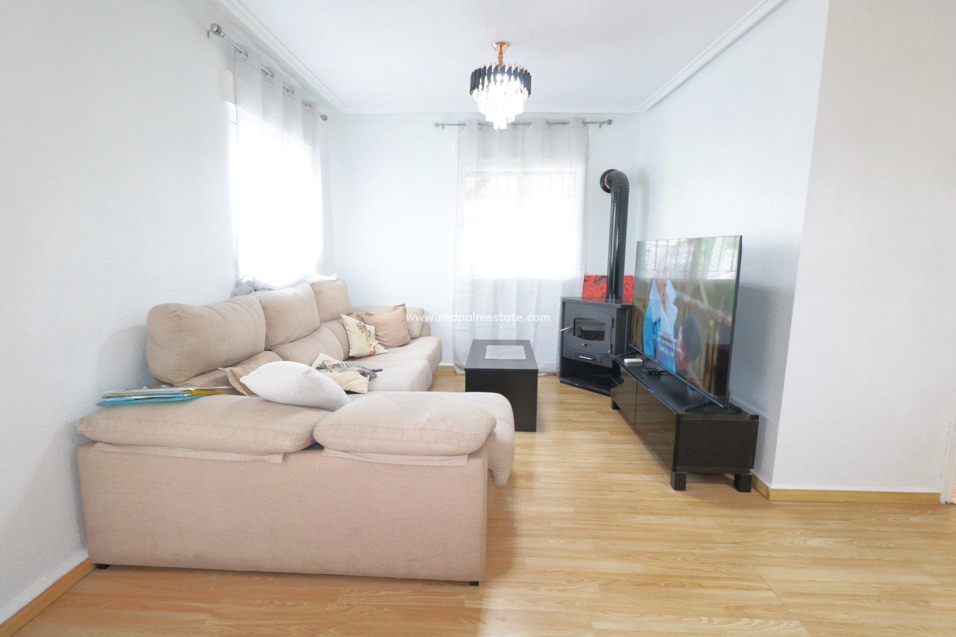 Återförsäljning - Fyrfamiljshus -
Torrevieja - La Siesta - El Salado -  Torreta