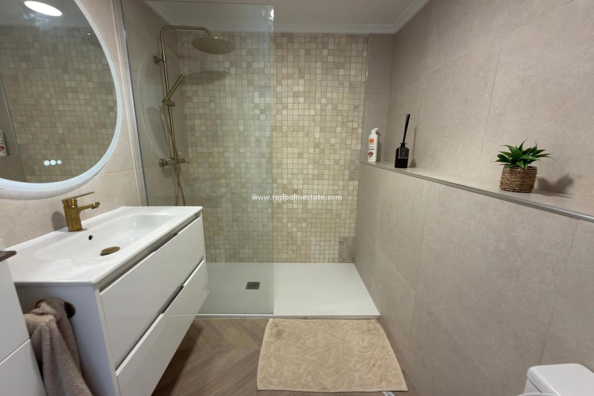 Återförsäljning - Komplott -
Algorfa - Inland