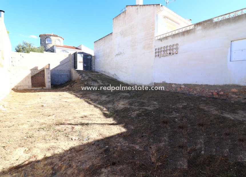 Återförsäljning - Komplott -
Benijofar