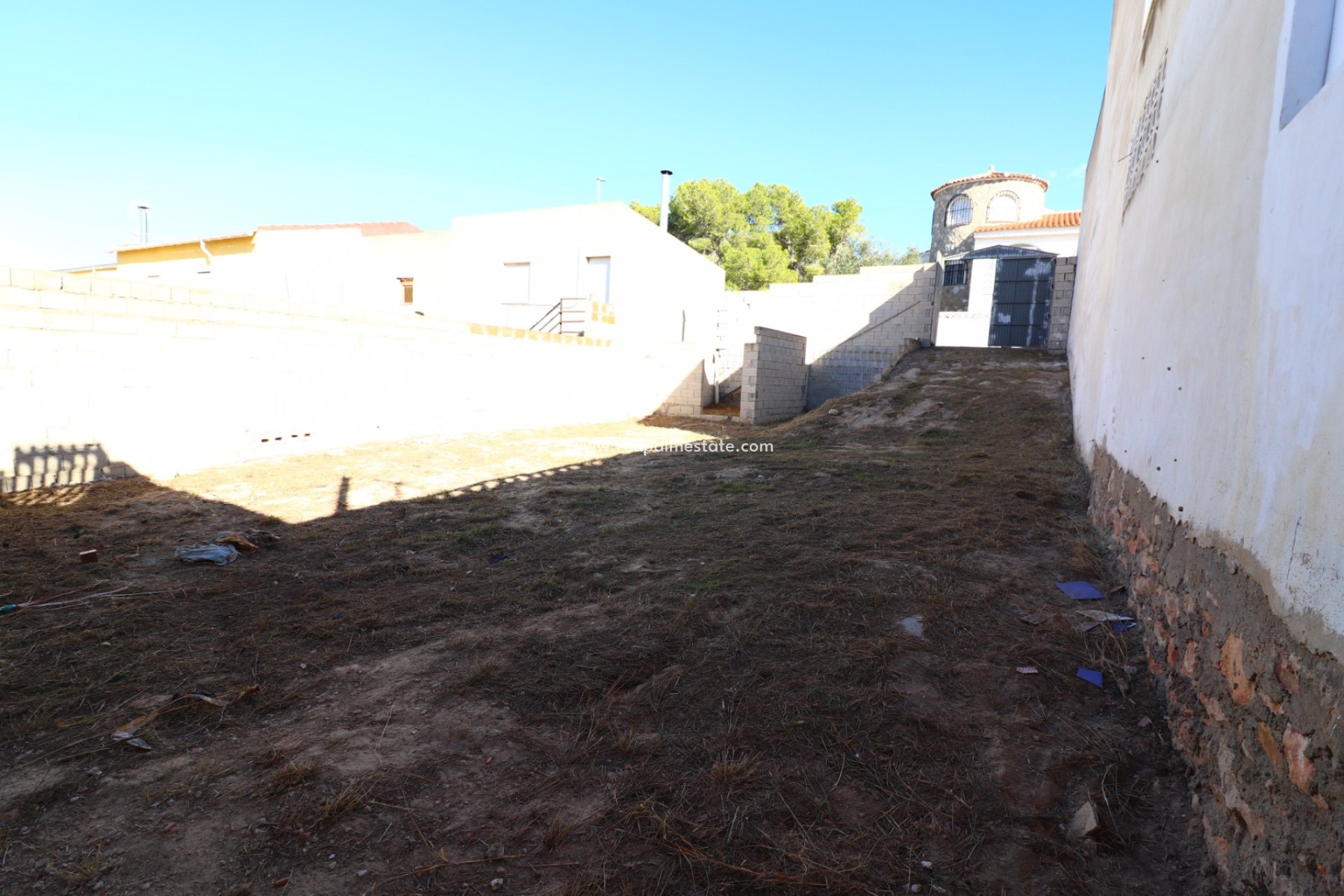 Återförsäljning - Komplott -
Benijofar