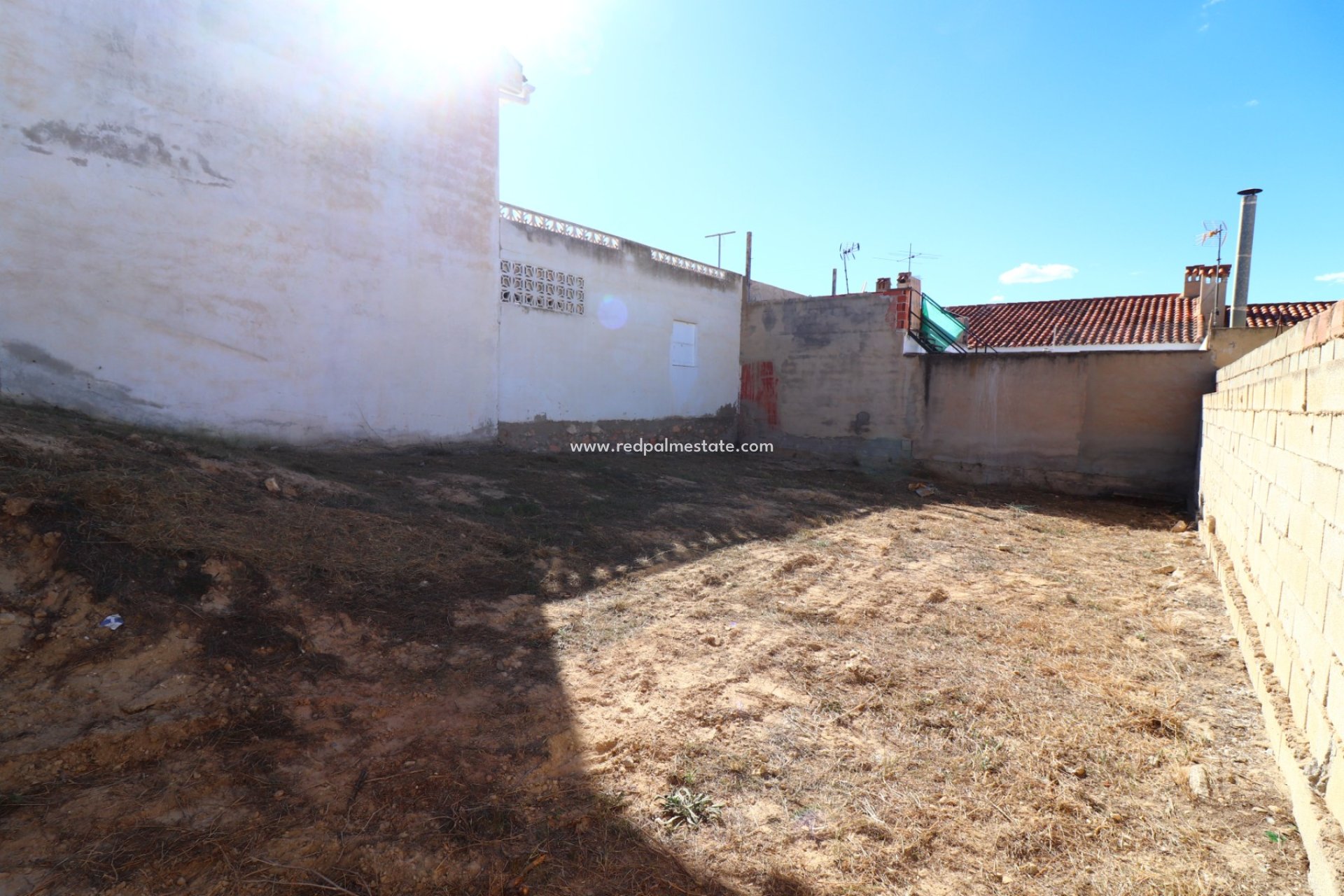 Återförsäljning - Komplott -
Benijofar