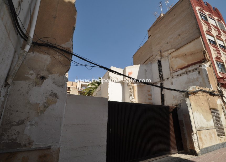 Återförsäljning - Komplott -
Monóvar/Monóver - Inland