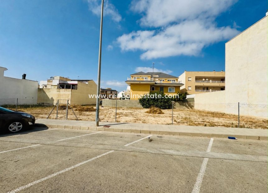 Återförsäljning - Komplott -
Montesinos - Pueblo 8
