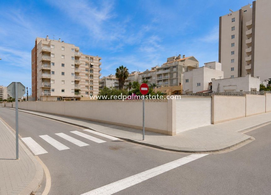 Återförsäljning - Komplott -
Torrevieja - Aguas Nuevas