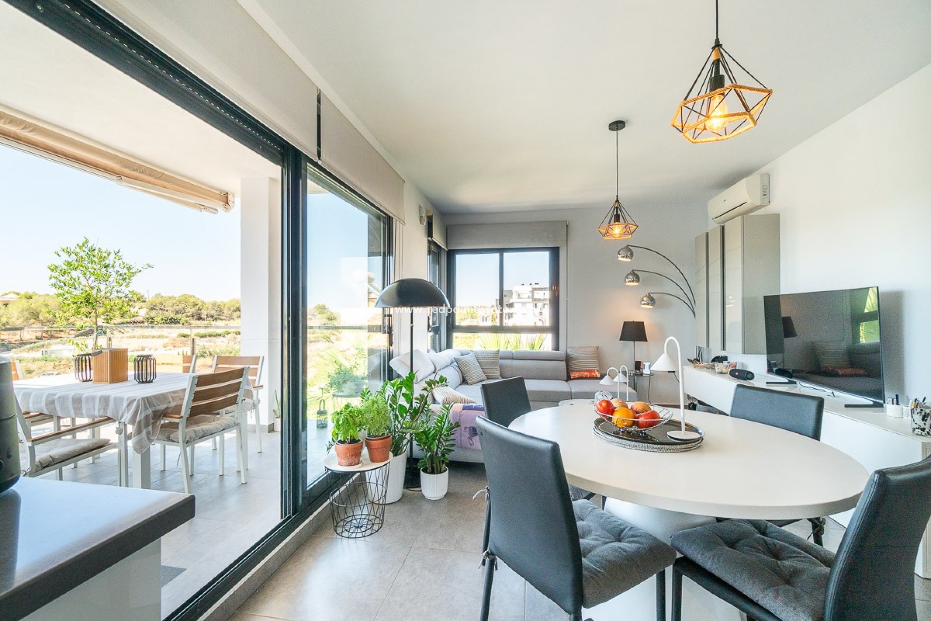 Återförsäljning - Lägenhet -
Orihuela Costa - Villamartín