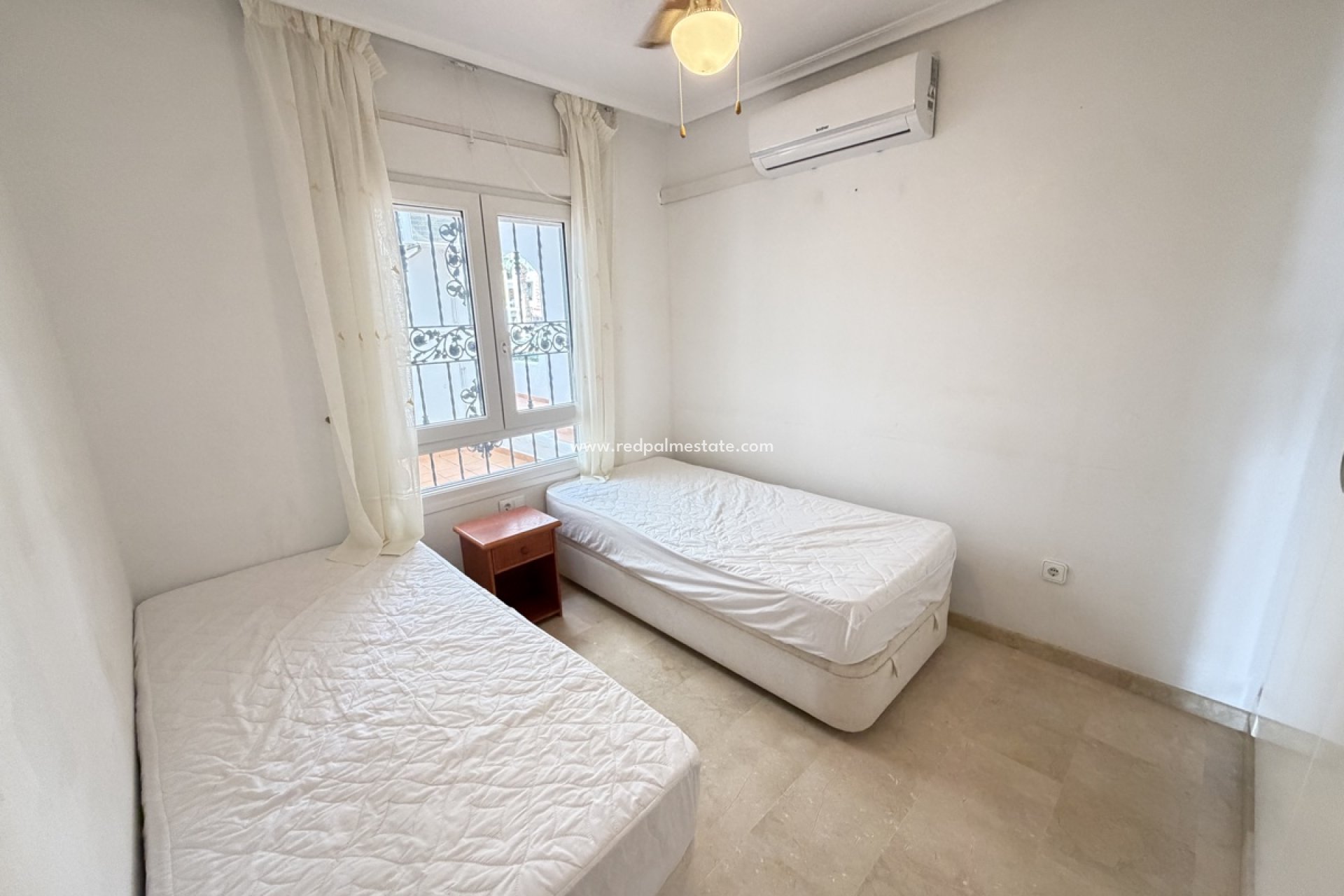 Återförsäljning - Lägenhet -
Orihuela Costa - Villamartín