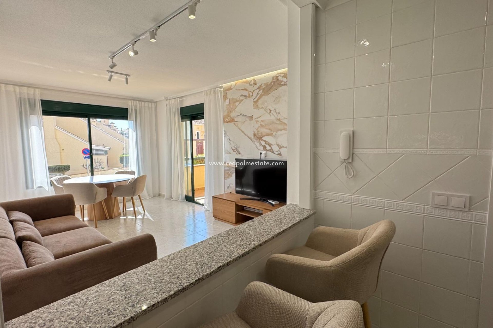 Återförsäljning - Lägenhet -
Orihuela Costa - Villamartín