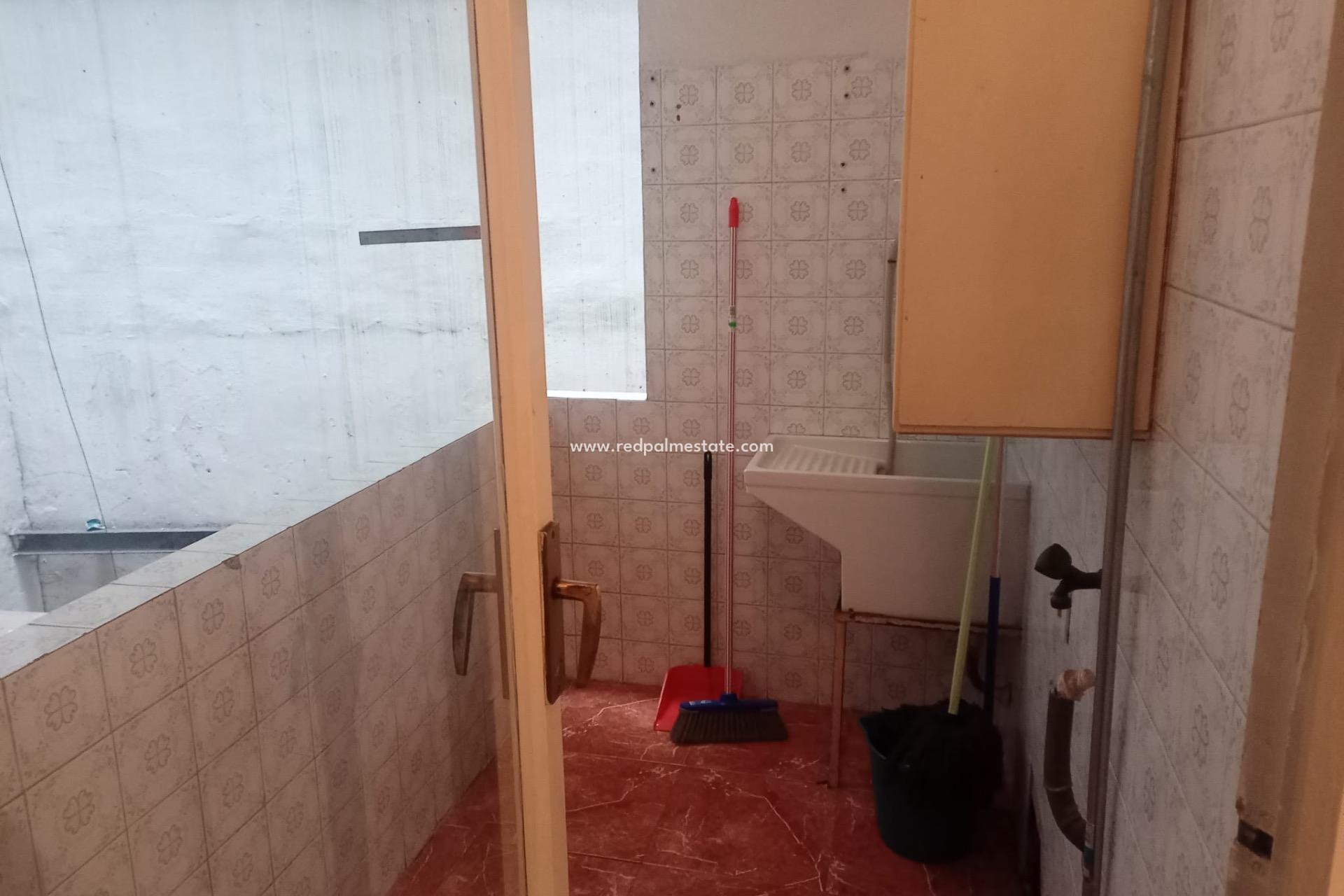 Återförsäljning - Lägenhet -
Orihuela - Orihuela Ciudad