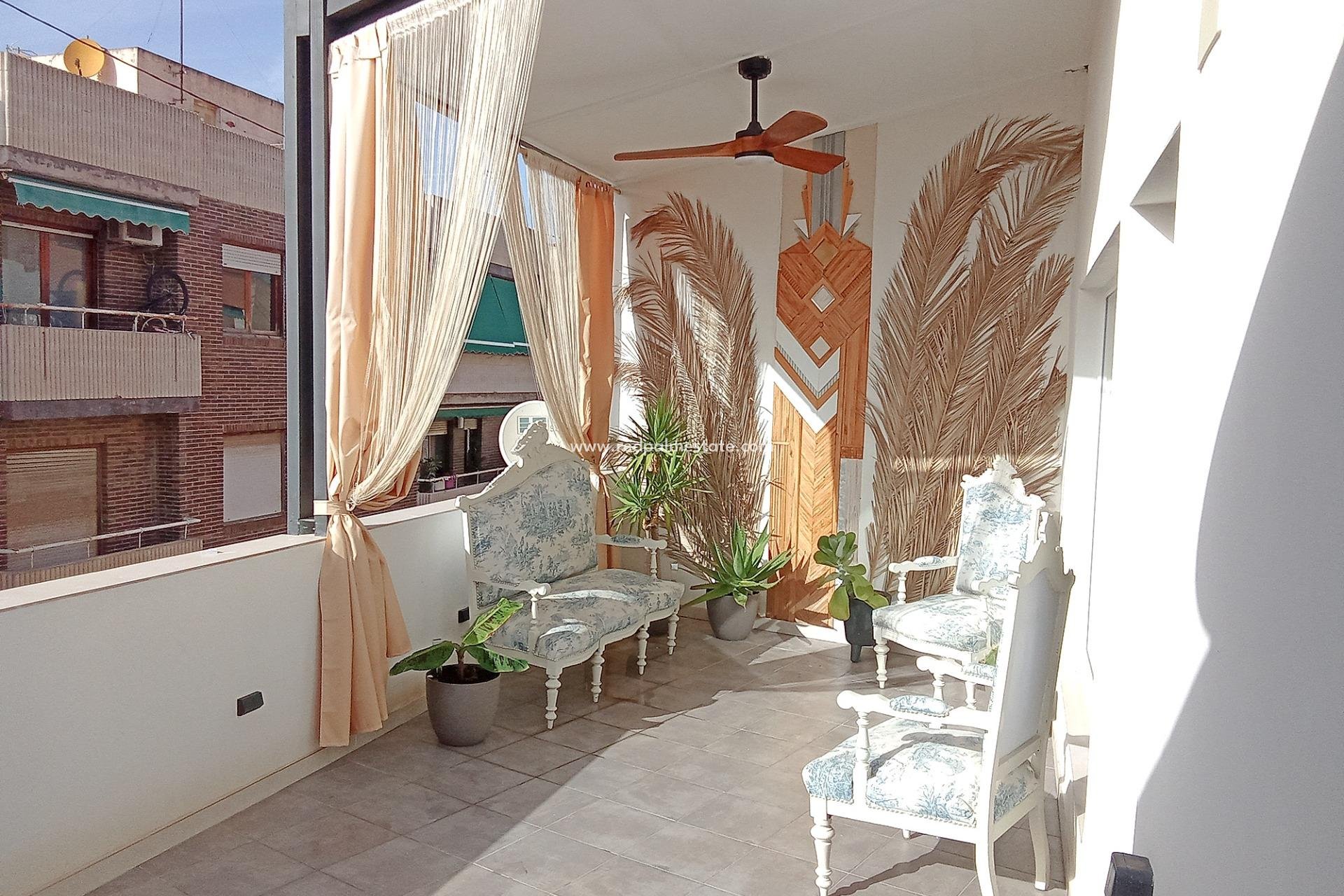 Återförsäljning - Lägenhet Penthouse -
Alicante - Altozano